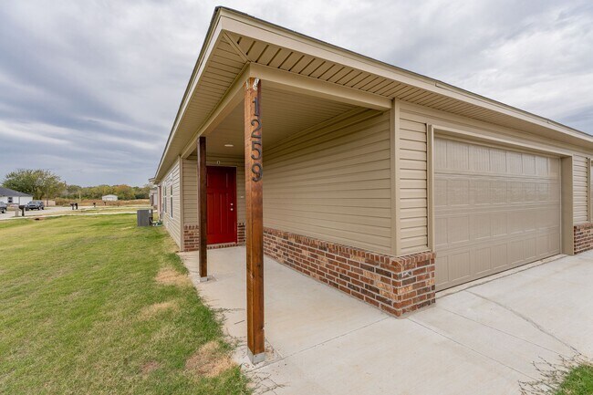 Foto del edificio - 3-bedroom 2 bath Duplex in Lincoln!! Newly...