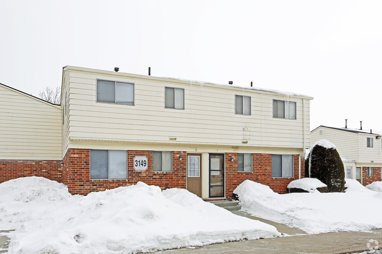 Primary Photo - Village Manor Townhomes