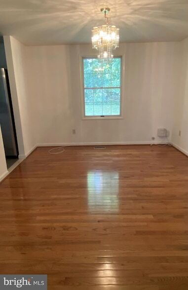 Foto del edificio - 9613 Locust Hill Dr