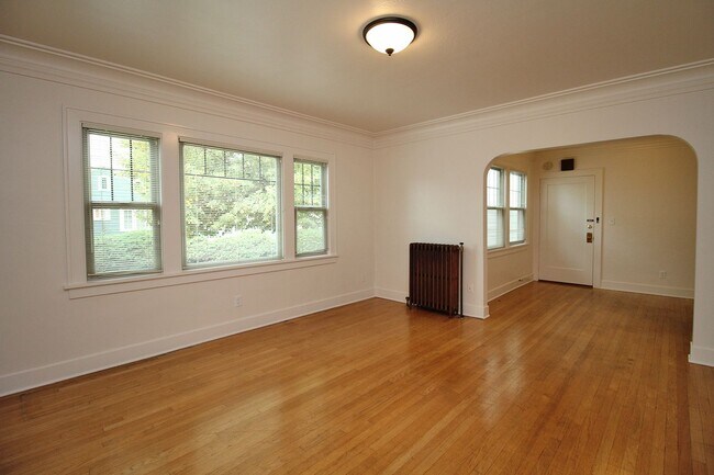 Building Photo - 2330 SE 22nd Ave