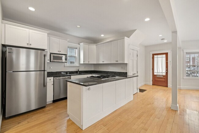 Building Photo - 2536 Massachusetts Ave
