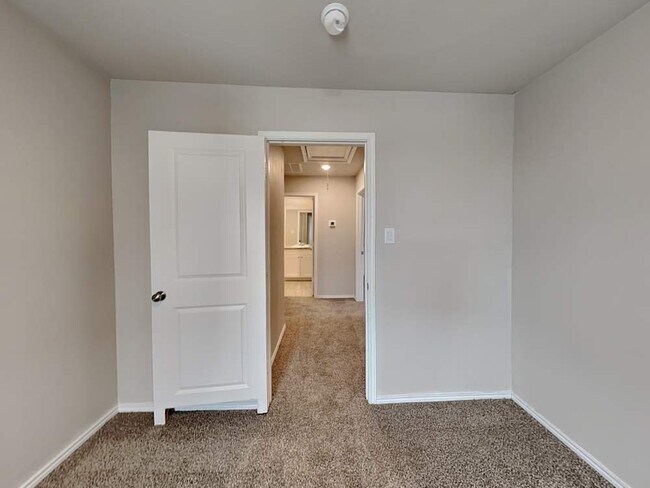 Building Photo - 7343 Cultivator Way