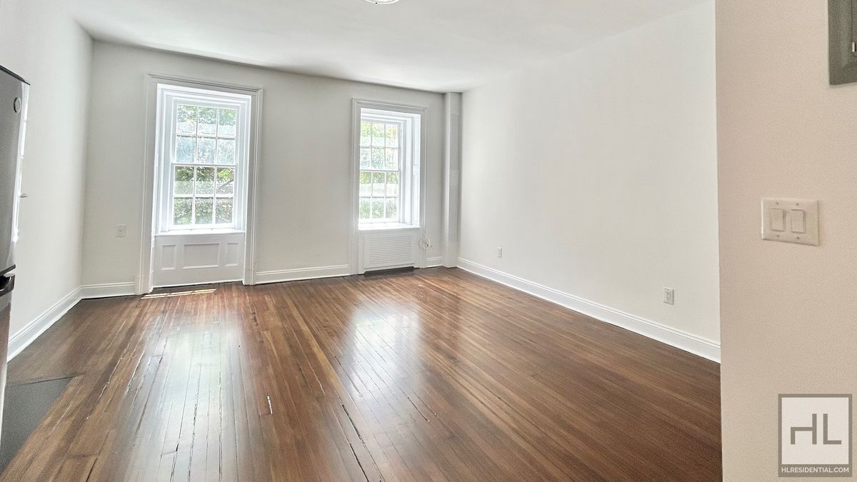 Primary Photo - EAST 65 STREET