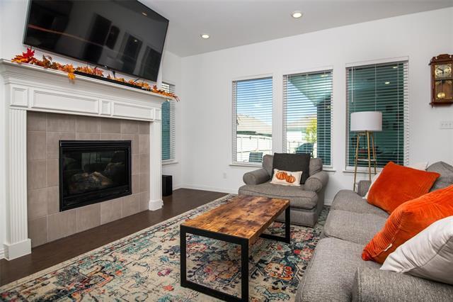 Foto del edificio - 2408 Elm Pl