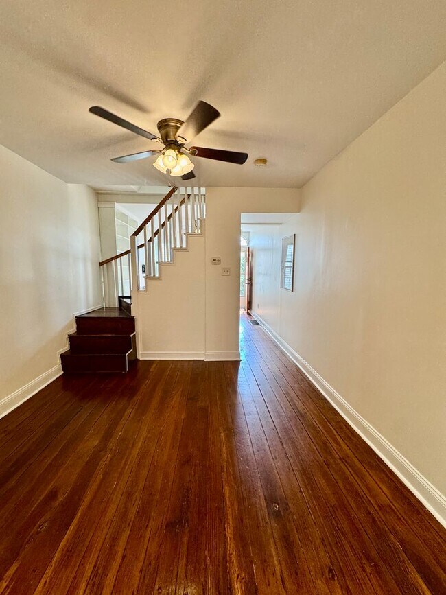 Foto del edificio - Charming 2-Bedroom Home in Fishtown/Olde R...