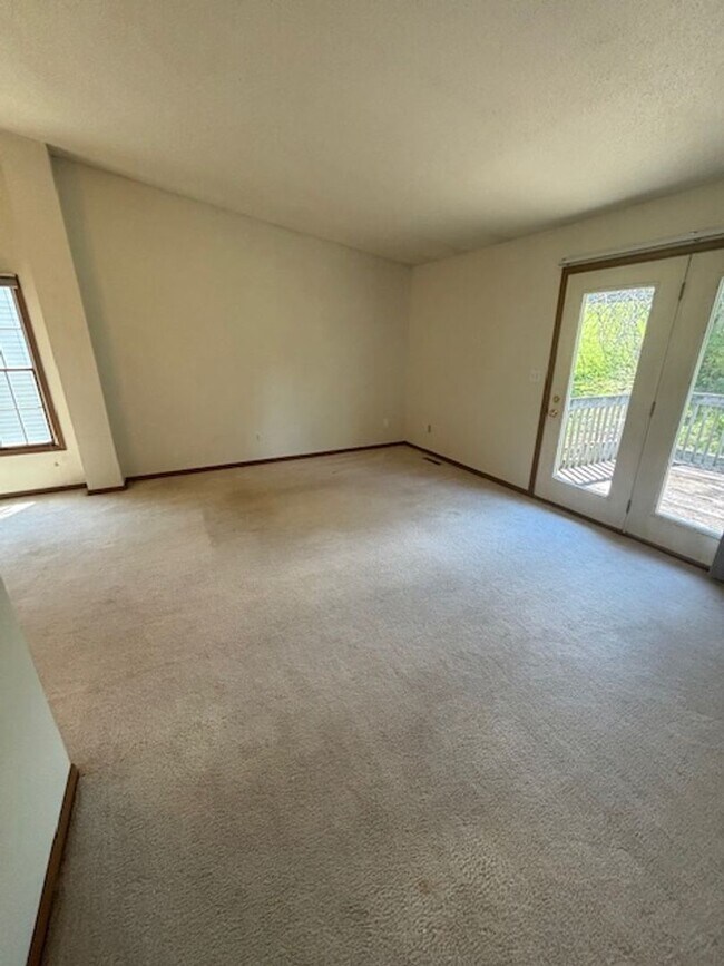 Foto del edificio - 3 bedroom, 2 bath townhouse in Iowa City r...