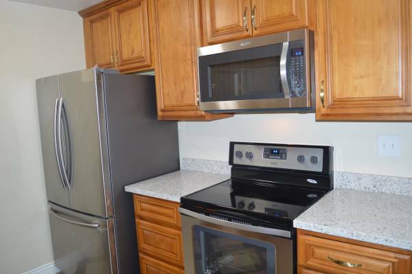 Building Photo - 966 Sobrato Dr