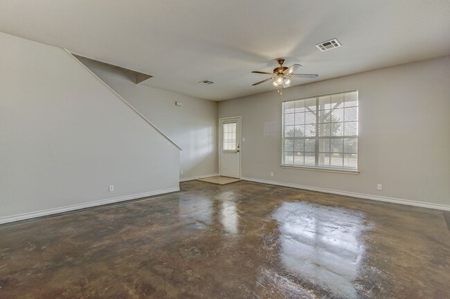 Building Photo - Affordable Modern 3br/2ba Sonterra Duplex
