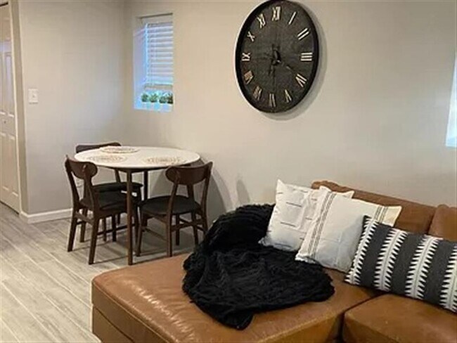 Foto del edificio - updated duplex