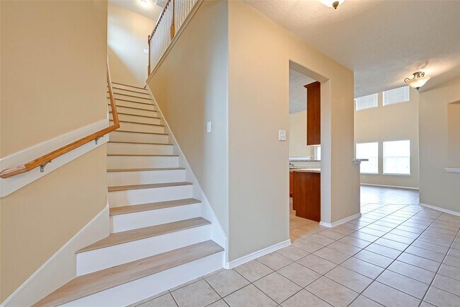 Building Photo - 28535 Lockeridge View Dr