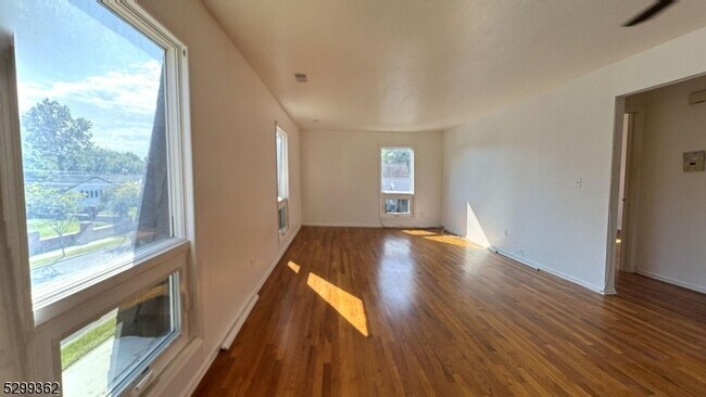 Foto del edificio - 100 W Brown St