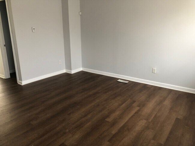 Foto del edificio - 10025 Hawkins Ct
