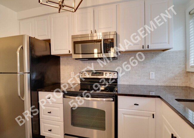 Building Photo - Move-In Ready 2BD Apt – Walk to Downtown R...