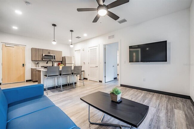 Building Photo - 6515 Live Wl Ln