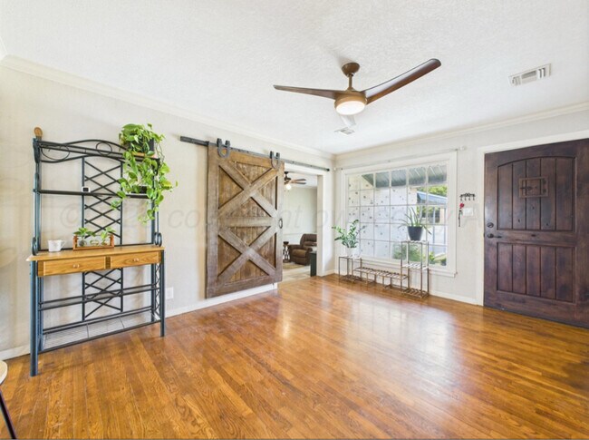 Foto del edificio - 1819 N Beech Ln