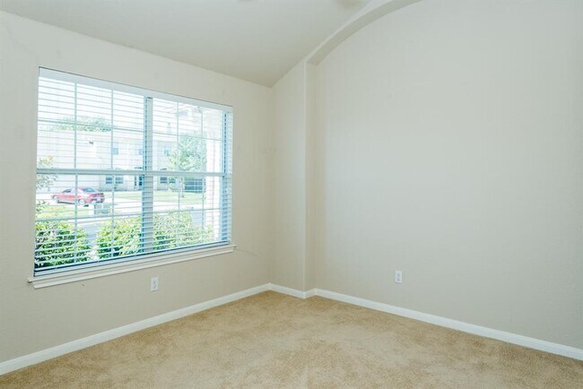 Foto del edificio - 1611 Briar Hill Dr