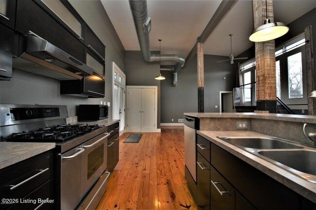 Building Photo - 2920 Frankfort Ave