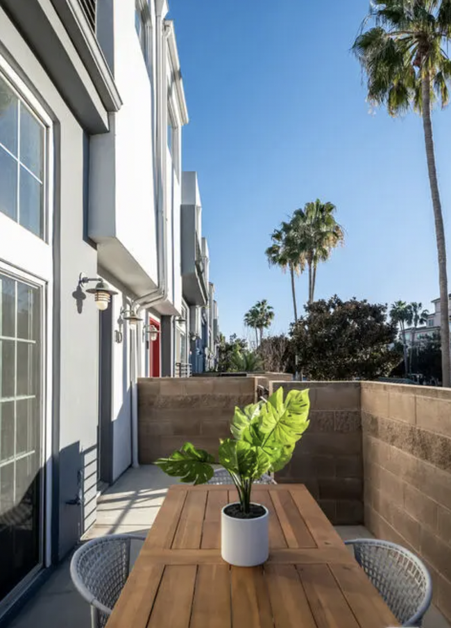 Building Photo - 5400 Playa Vista Dr
