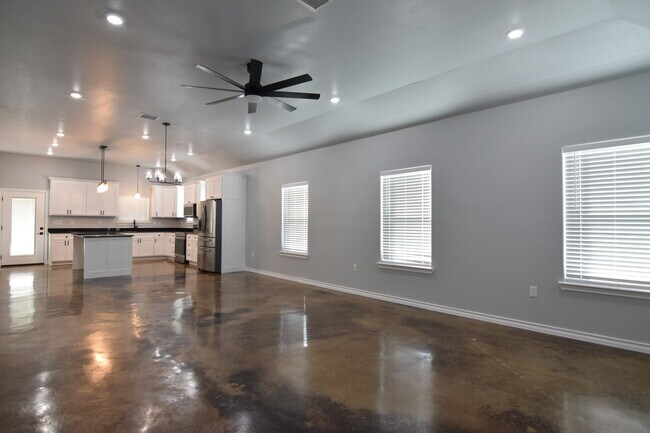 Foto del edificio - 905 Avenue E.