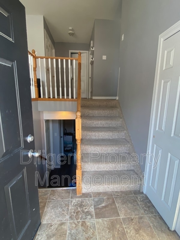 Building Photo - 588 Howden St