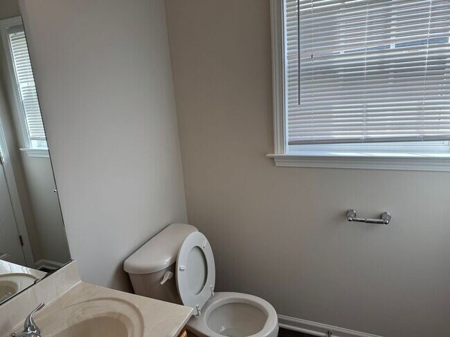 Foto del edificio - Nice Townhouse! near downtown Landis, NC!