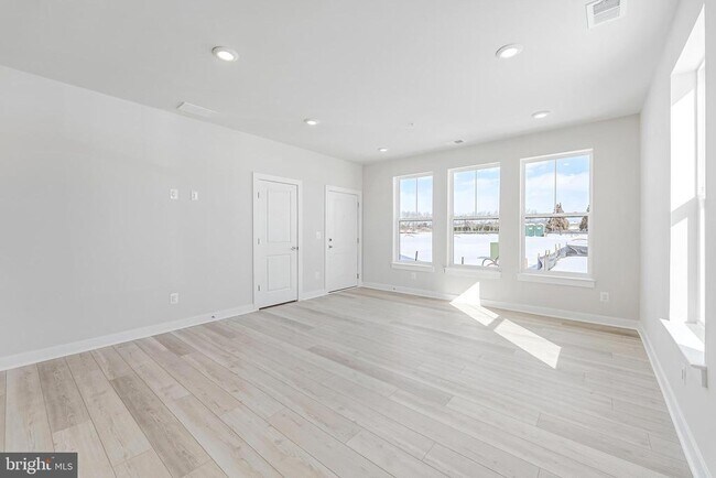 Building Photo - 44592 Strabane Ter