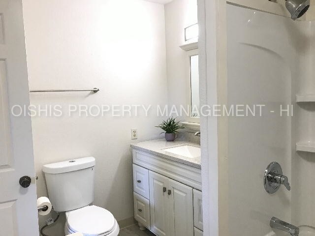Building Photo - KAUHALE WAIPIO 2/1/1 W/D, ceiling fans, lanai