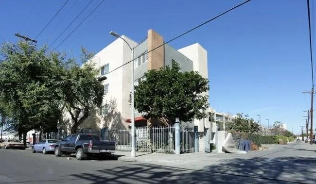 Foto del edificio - 6050 S Western Ave