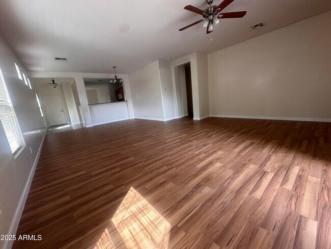 Foto del edificio - 15425 N 172nd Dr