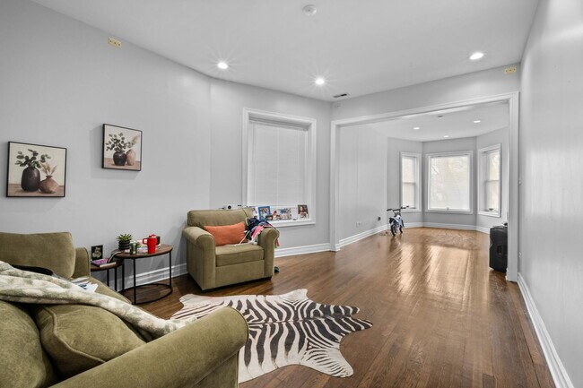Foto del edificio - 1651 S Drake Ave