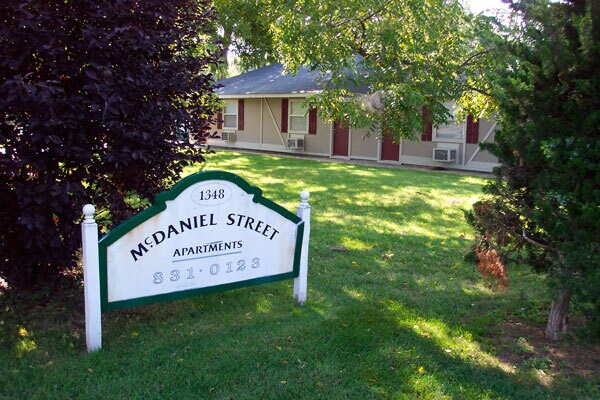 Primary Photo - 1348 E McDaniel St