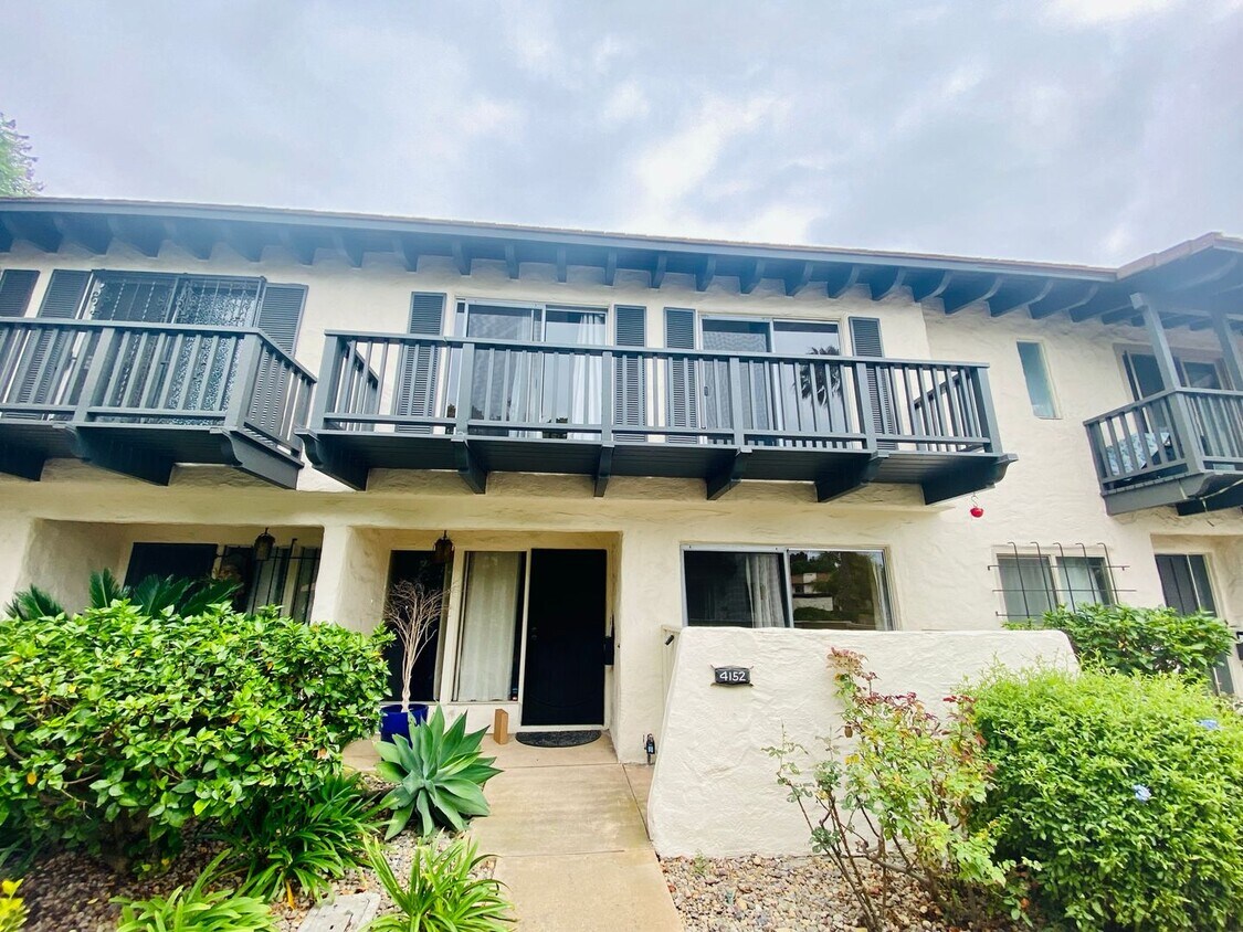 Foto principal - Spacious 2-Story Townhome near the Beach!