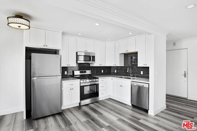 Building Photo - 909 Croft Ave