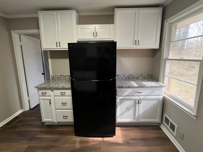 Building Photo - 2 Bedroom 1 Bath Duplex