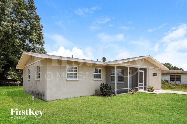 Foto del edificio - 2326 Barcelona Ave