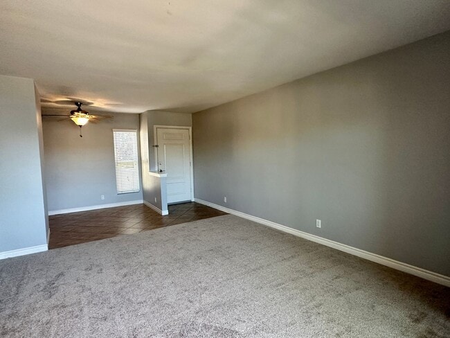 Foto del edificio - Beautiful Pacific Beach Condo Walking Distance To Beach and Bay