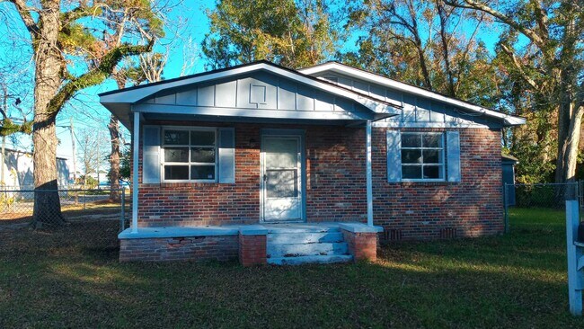 Building Photo - 953 Weinacker Ave