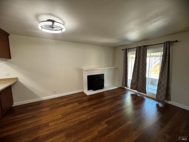 Building Photo - 543 Silver Dr