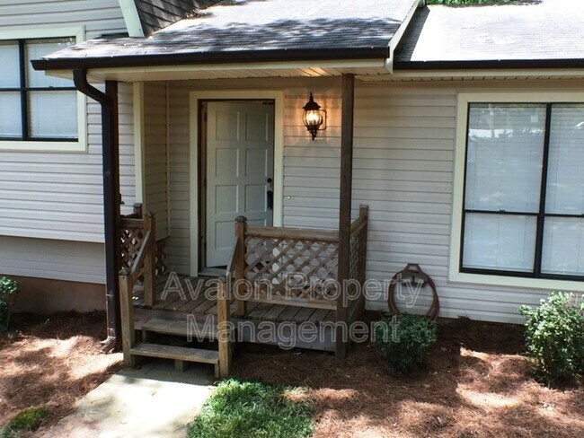 Building Photo - 5040 Woodland Dr NW