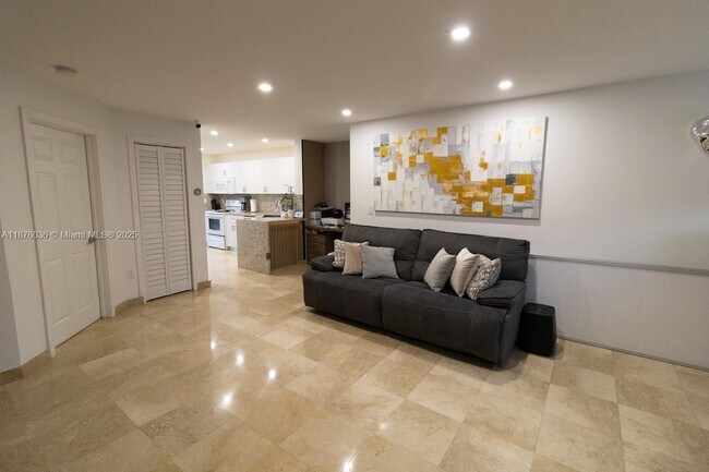 Foto del edificio - 5775 NW 109th Ave
