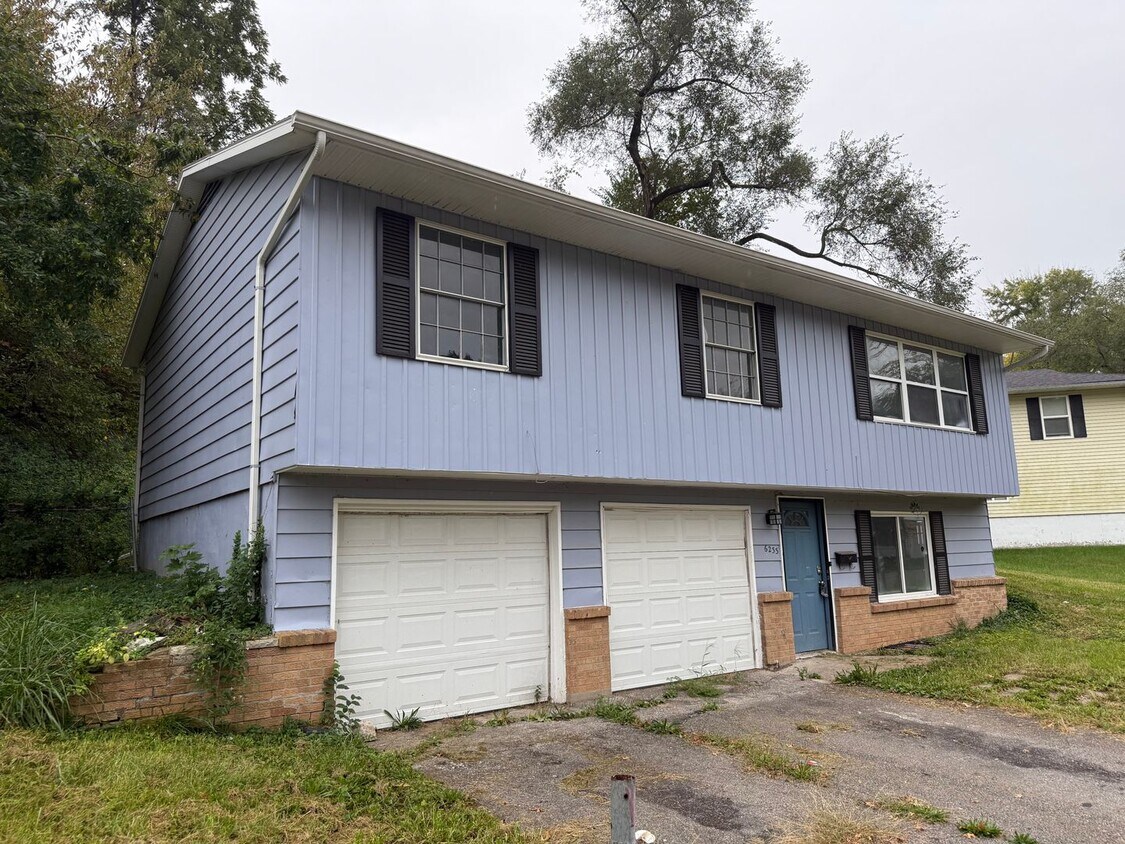 Foto principal - 3 Bed / 2.5 Bath Home on a Corner Lot – Bright, Updated, and Move-In Ready