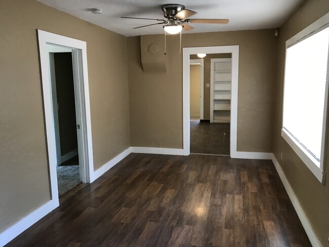 Building Photo - 4 bedroom 2 bath next to Chico State. Watc...