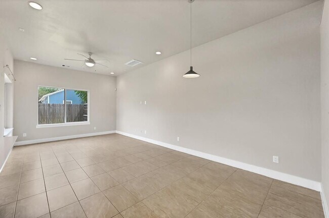 Building Photo - 4411 Hershe St