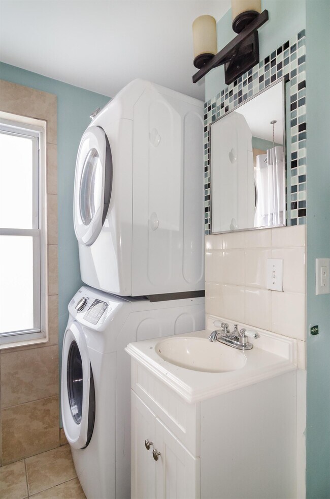 Building Photo - 9 Wilson St