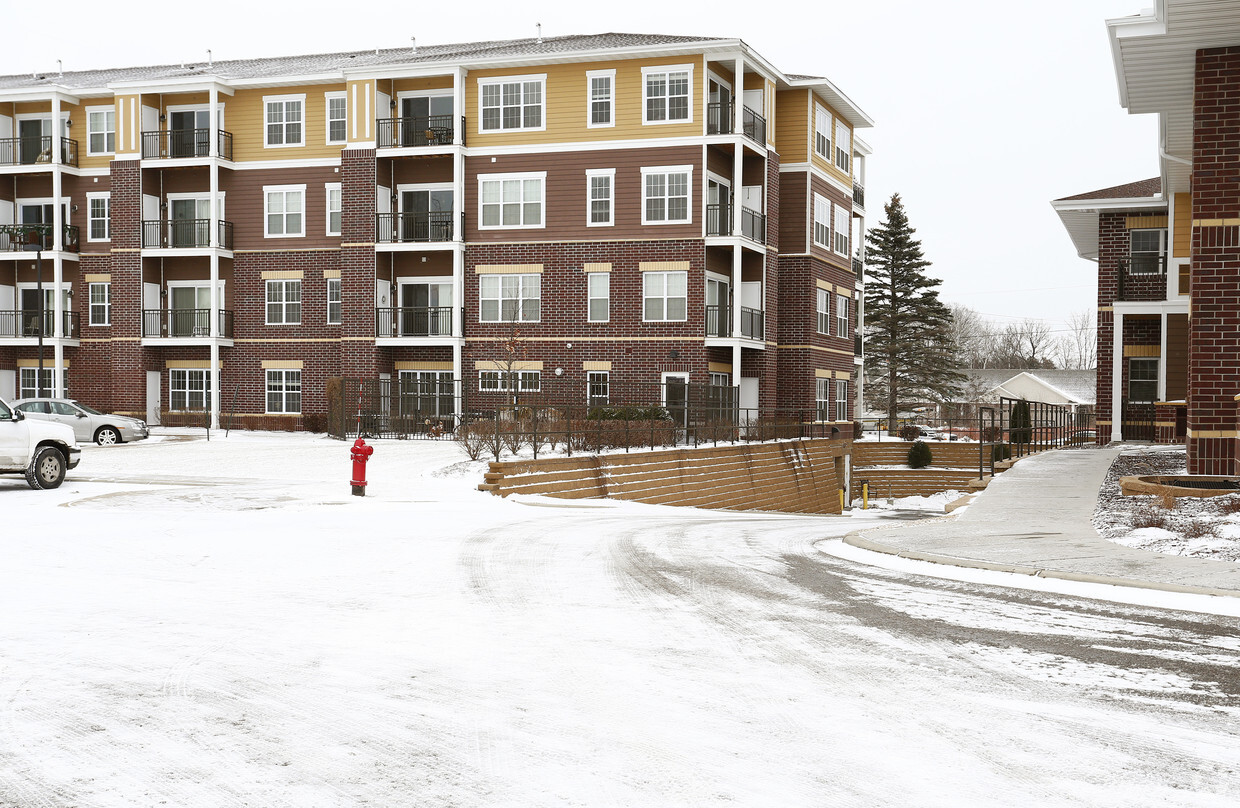 Building Photo - Oak Park Senior Living