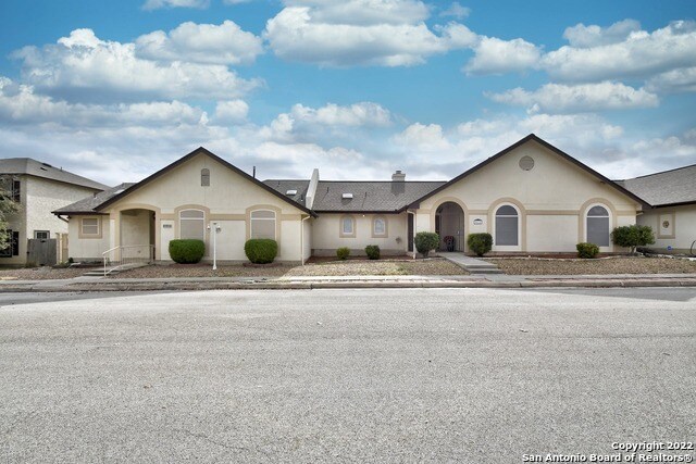 Foto del edificio - 5824 Grandwood Dr