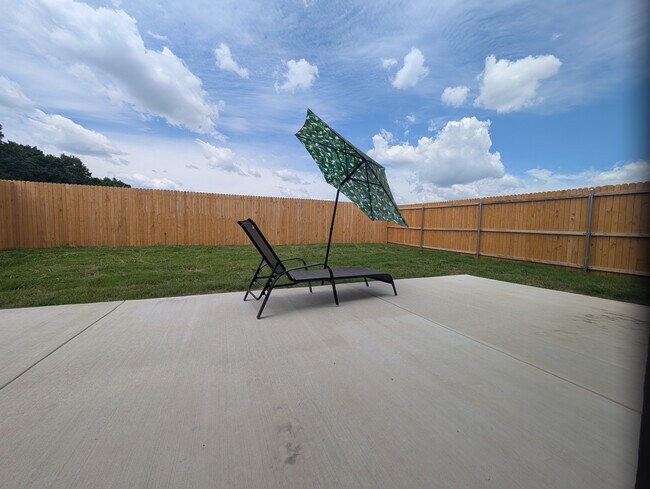 Foto del edificio - 304 Cornstalk Ln