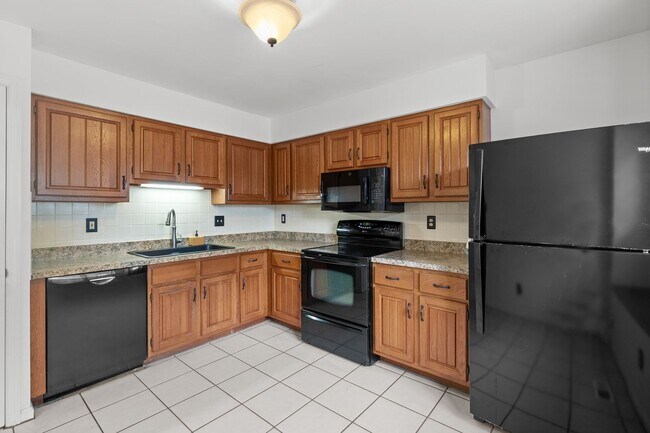 Foto del edificio - Ellisville Area / West County/ 2 BR ranch style duplex/villa w/ garage and basement.