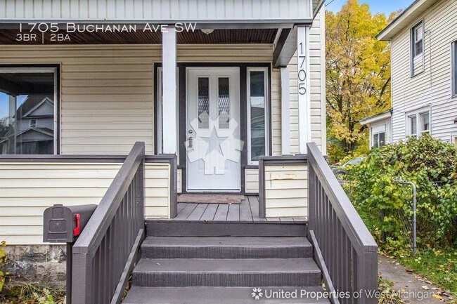 Building Photo - Newly Remodeled Single Family Home!