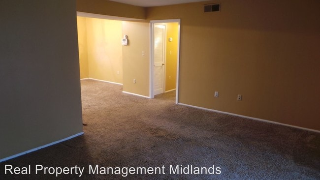 Building Photo - 601 Riverhill Cir